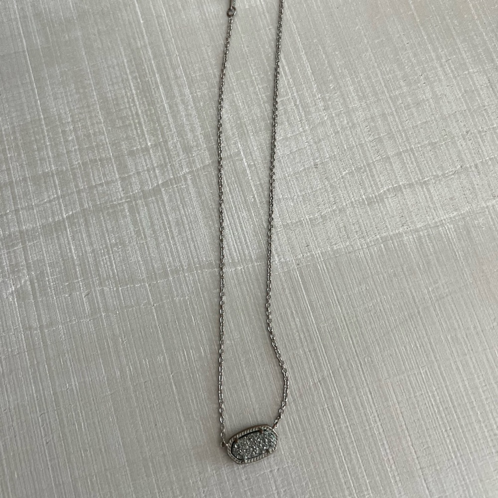 Kendra Scott pendant necklace